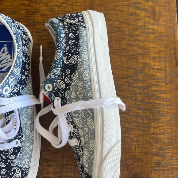 ✨SALE✨ EUC Vans Bandana print sneakers ✨SALE✨ - Picture 7 of 9